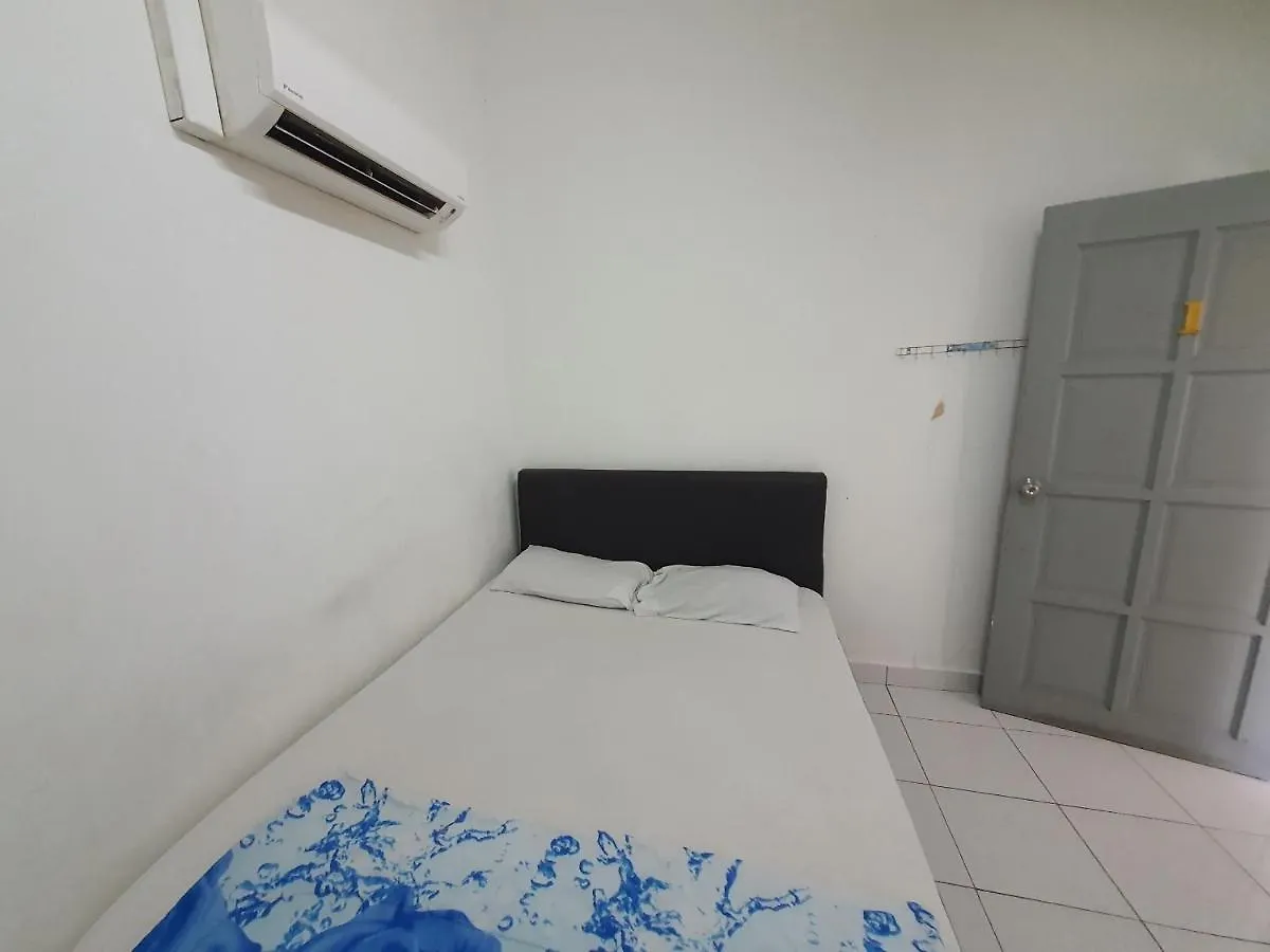 Oyo 90202 Hotel Alam Jaya